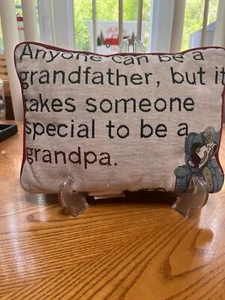 CUALQUIERA PUEDE SER ABUELO... ALMOHADA TAPIZ PAP PAP ABUELO 9" POR 12" - Imagen 1 de 6