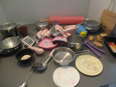 GROUP OF KIDS PLAY DISHES - Image 1 of 4