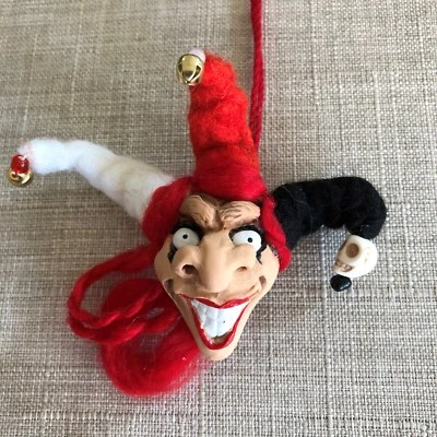 Broche Art Joker, colgante de Batman, broche de arcilla malvada, prendedor de terror en miniatura de cómics Foto 1 de 2