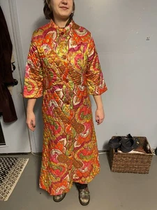 VTG 1960s Funky Psychedelic Paisley Housecoat Full Robe Quilted Fitted Size 16 - Picture 1 of 9