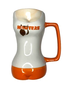 Hooters Keramik Bierkrug 16 Unzen mit Eule Logo 3-D Büstenform Orange Weiß 6,5" - Bild 1 von 24