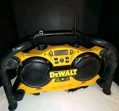 DeWalt DW911 Heavy-Duty Job Site Radio 9.6-18V Charger AM/FM AUX Works Great! - Image 1 of 4