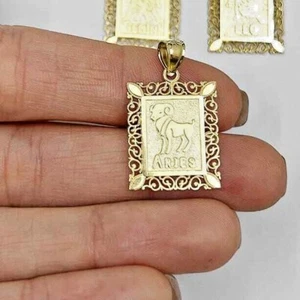 Ciondolo segno zodiacale rettangolare cornice milgrain filigrana oro giallo 10 kt - Foto 1 di 8