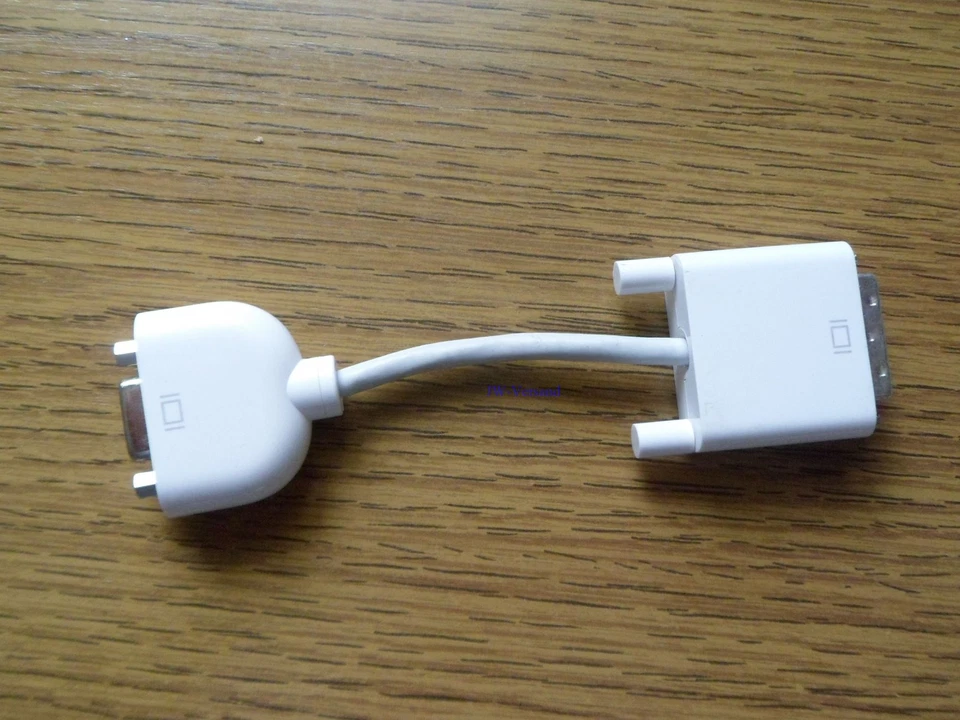 Apple DVI-I Single Link 18+5 zu VGA 15 polig  *Gebraucht* *1 Stück* - Bild 1 von 1