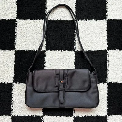 Mini bolso vintage Tommy Hilfiger negro interior rojo Foto 1 de 4