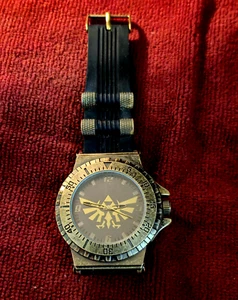 Nintendo Watch The Legend of Zelda Analog Accutime Sammler Gold Schwarz 2017 - Bild 1 von 3