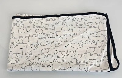 Manta Carter's Just One You Baby blanca y negra elefante jersey tejido recepción Foto 1 de 4