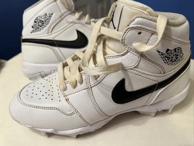 Botines deportivos de cuero para niños Nike Air Jordan1 de fútbol talla 5,5 años blancos/negros  Foto 1 de 4