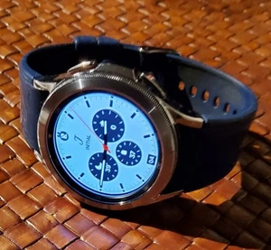 Samsung Galaxy Watch Classic 4 42mm Silver Bluetooth Wifi Cellular - Photo 1 sur 4