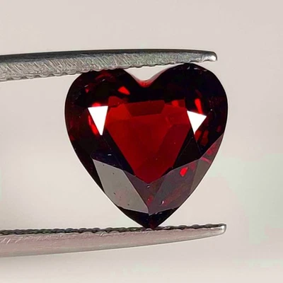 Hermoso corte corazón almandina granate rodolita natural de 4,56 quilates, Nigeria Foto 1 de 2