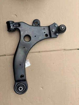 Conjunto de brazo de control de suspensión y rótula Dorman 520-145 Foto 1 de 3