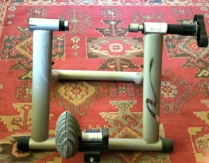 Nashbar Fluid Trainer mit Riser gebraucht - Bild 1 von 4