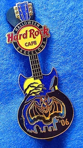 BARCELONA SPAIN EURO HALLOWEEN VAMPIRE BAT GUITAR FULL MOON Hard Rock Cafe PIN - Picture 1 of 1