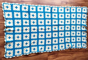 Vtg Handmade Diamond Blue & White Granny Square Scalloped Edge Wool Afghan - Picture 1 of 12
