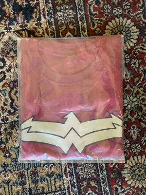 WONDER WOMAN DC Comics Graphitti T-Shirt Mint Store Stock Size M - Image 1 of 2