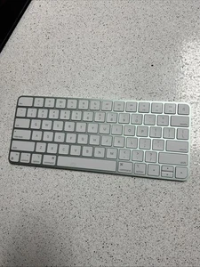 Genuine Apple Magic Keyboard A2450 Green Tested And Working - Picture 1 of 3