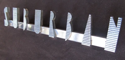 Usado 1957 1958 Plymouth Suburban Wagon emblema 1686261 Foto 1 de 4