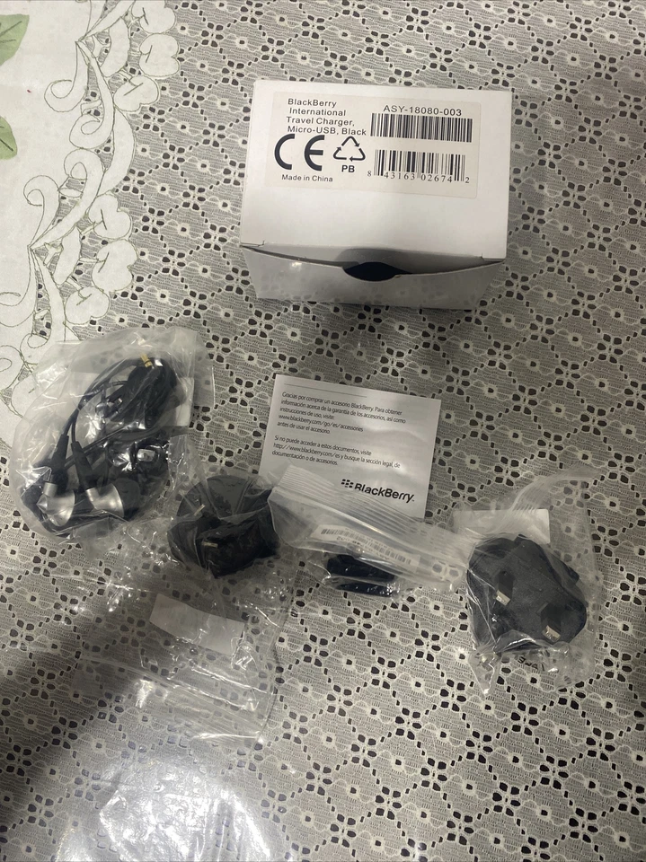 Accesorios para cargador de viaje Blackberry International ASY18080003 - 4 piezas Foto 1 de 4