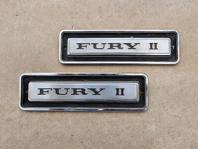 Par emblema guardabarros delantero original 1969 Plymouth Fury II OEM L&R 69 Mopar 2902167 Foto 1 de 4