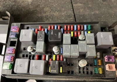 2004-2006 GMC Canyon Engine Fuse Box Assembly OEM 30 DAYS WARRANTY Foto 1 de 4