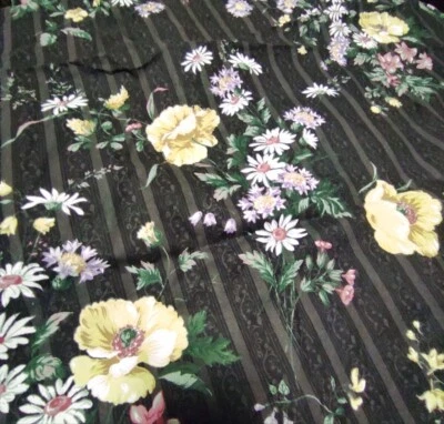 Vintage black floral cotton wildflowers fabric Daisies Quilting sewing and craft - Image 1 of 4