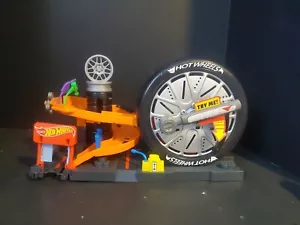 Hot Wheels FNB17 Pit Stop Launcher Play Set - Picture 1 of 6