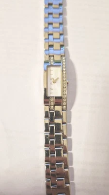 Esprit Edelstahl Damenuhr mit Zirkonia Steinen silberfarben - Bild 1 von 3