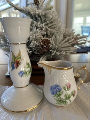 Crema de porcelana Hollohaza con motivos florales y adornos dorados hecha en Hungría Foto 1 de 4