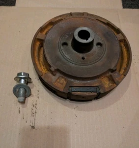 Volano OEM Briggs & Stratton Intek 33R777-0003-G1 18,5 CV 591759 con bullone 698139 - Foto 1 di 8