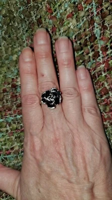 NWT. Size 9. Black and onyx enamel flower ring. - Image 1 of 3