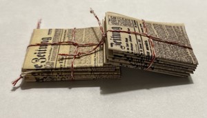 2 Zeitungsstapel für Tinplate Märklin Spur 0 ohne Dekoration Abbildungen 4/5