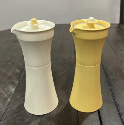 Set 2 dispenser per condimento olio/aceto/insalata Tupperware vintage 1246-17/1246-15 - Immagine 1 di 4