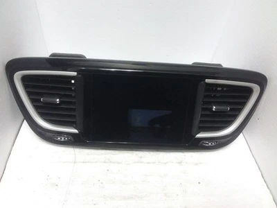 Chrysler Pacifica 2017 pantalla de información frontal radio pantalla GPS (ID 68239902) OEM Foto 1 de 4