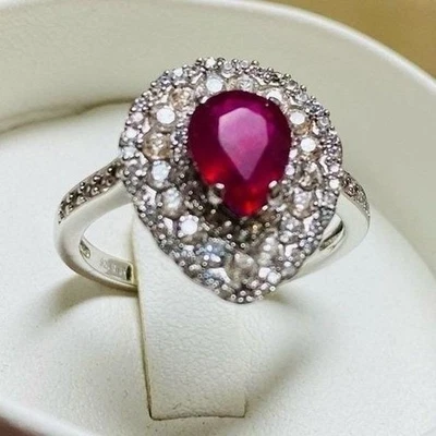 Anillo Colleen Lopez "Regal Glow" Rubí y Circón Blanco en Forma de Pera Esterlina Talla 11 Foto 1 de 4