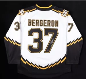 Patrice Bergeron Boston Bruins Signed Pooh Bear Official Hockey Jersey COA - Picture 1 of 5