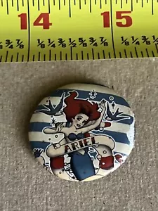 ARIEL KLEINE MEERJUNGFRAU FILM ANSTECKNADEL BUTTON 1,25" - Bild 1 von 5
