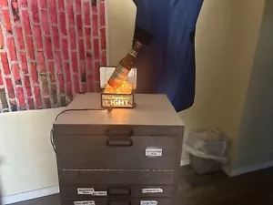 Lámpara eléctrica iluminada con botella de luz Budweiser de colección rey de la cerveza - Imagen 1 de 6