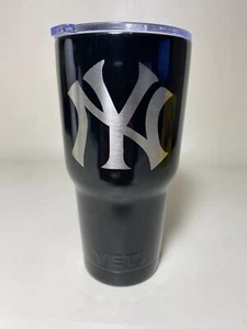 YETI Travel Tumbler Stainless Steel 30 oz The New York Yankees - Picture 1 of 9