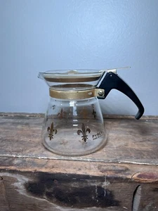 Vtg 1960s Pyrex Coffee Carafe French Gold Fleur de lis 1.5 Cups MCM Collectible - Picture 1 of 6