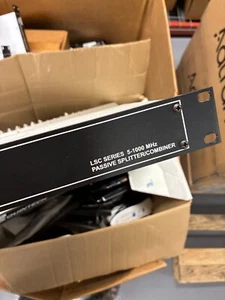 Quintech LSC8 1000P 8-Way Passive Splitter/Combiner (5-1000 MHz) LSC081000F1A000 - Picture 1 of 3