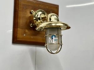 Luz de aplique de latón réplica montada en poste con pantalla y caja de conex... - Imagen 1 de 13