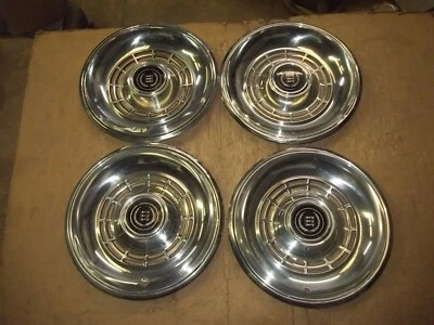 77 78 79 82 Ford LTD II Cougar Tapacubos Cubierta de Rueda Tapacubos 14" OEM USADO 749 JUEGO 4 Foto 1 de 4