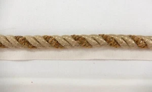 Robert Allen 7/16" Drehkordel mit Nählippe. Taupe & Karamell. 12 Yds. T-004 - Bild 1 von 7