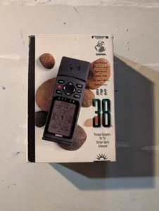 Garmin GPS 38 GPS38 Handheld Hiking Geocaching Personal Navigation Device - Picture 1 of 3