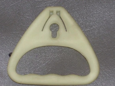 OEM 2002 BMW 745i rear trunk lid emergency release pull handle Foto 1 de 2