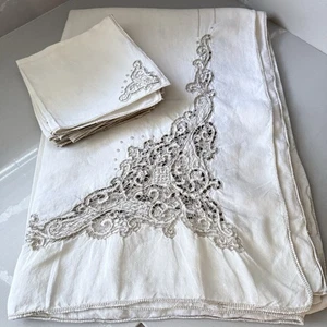 Battenburg tovaglia pizzo e 8 tovaglioli lino bianco sporco bordo beige vintage - Foto 1 di 19