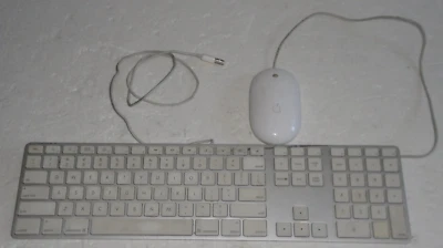 Apple A1243 Wired Keyboard and A1152 Wired Mouse Bundle - Image 1 of 4