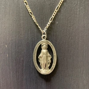 Vintage Sterling Silver Miraculous Medal Necklace 18" Virgin Mary Oval Pendant - Picture 1 of 9