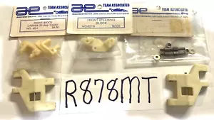 RC TEAM ASSOCIATED RC10 BUGGY WHITE FRONT SUSPENSION SETUP A-ARM, BLOCK, CARRIER - Picture 1 of 9