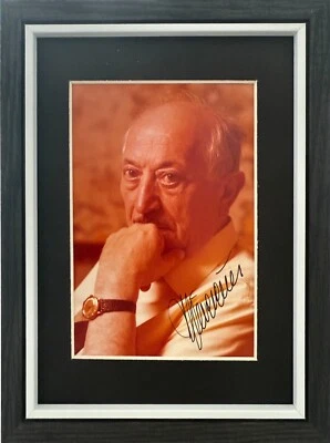 Simon Wiesenthal, Nazi Hunter, Framed 20cm x 15cm Photo Hand Signed FDC & COA - Image 1 of 4